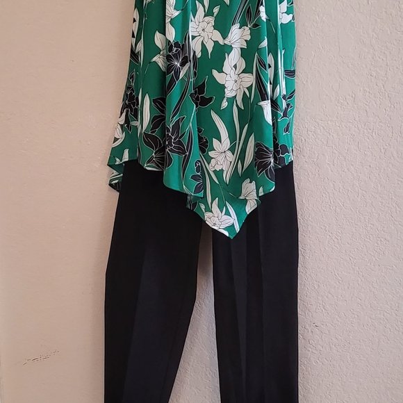 Green Floral Handkerchif Hem Blouse - Picture 8 of 8